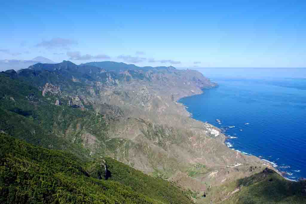 Peshehodny-j-turizm-na-Tenerife.-Sel-skij-park-Anaga