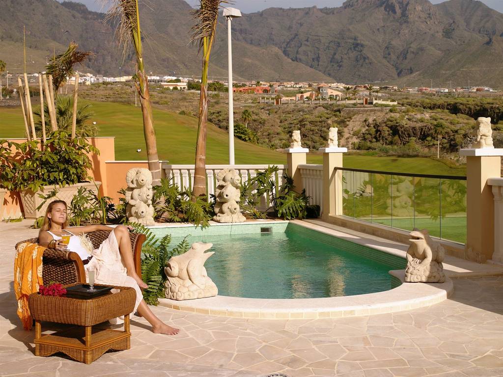 bassejn-villa-gran-duquesa-royal-garden-villas-Tenerife